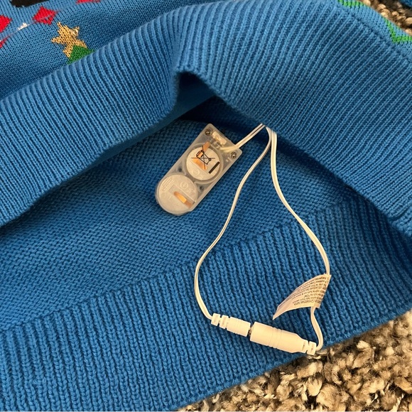 NWOT George Blue Christmas sweater with lights. Watch the video ~ - Picture 6 of 6